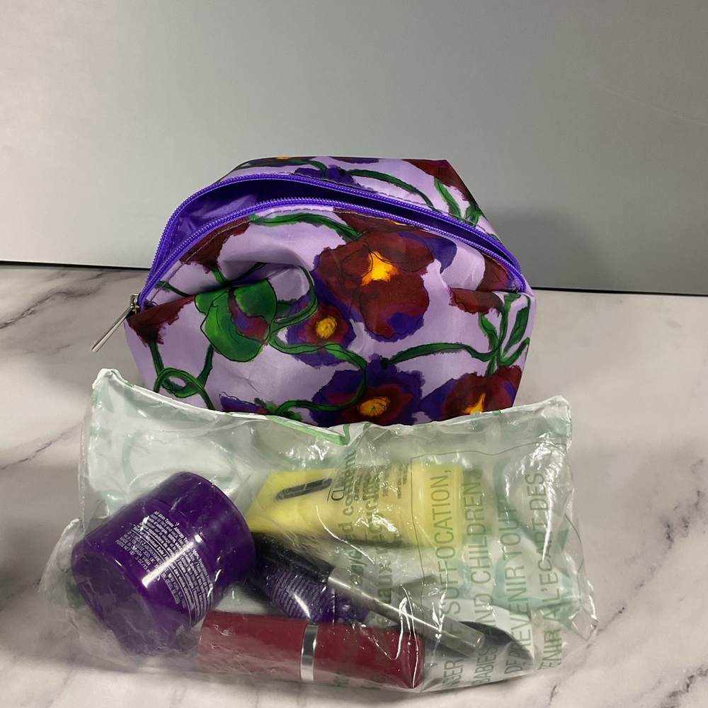 NWT Clinique X Johna Than Cohen 5 Cosmetic Bag And 5 Piece Gift Set. Clinique 5